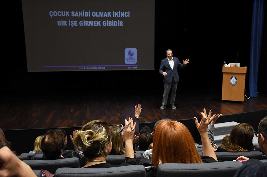 Prof. Dr. Acar Baltaş ile Canlı Yayında Uzaktan Eğitim Sürecinde Aile ve Çocuk İlişkilerini Konuştuk
