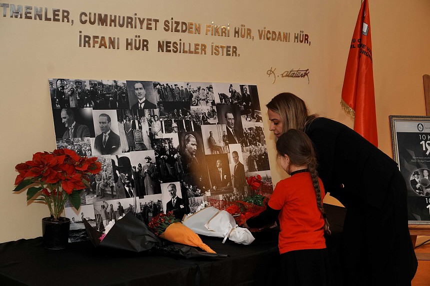 Atamızı Sonsuz Bir Minnetle Ve Saygıyla Andık